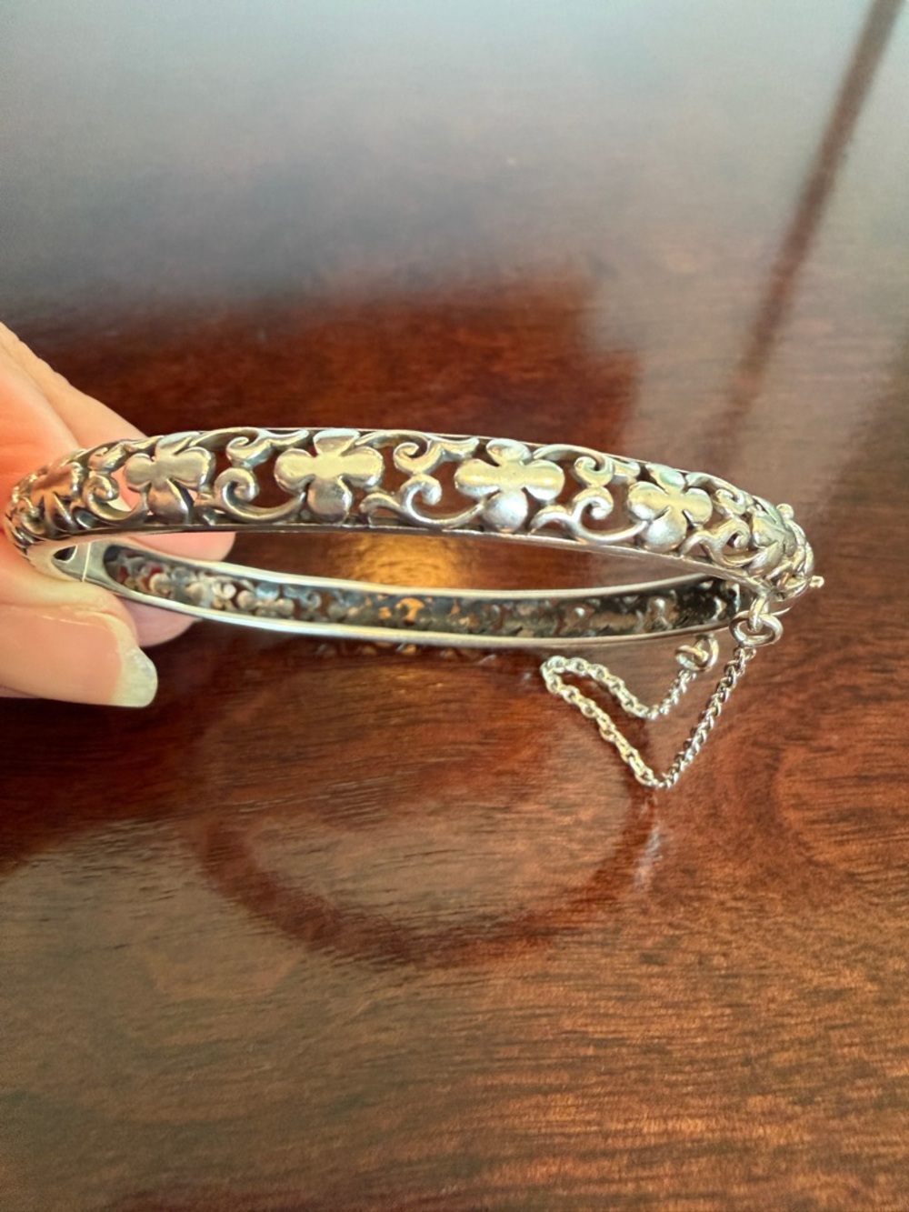 STERLING SILVER/TESTED BRACELET19.4 GRAMS, 2.5" INSIDE EDGE TO INSIDE EDGE